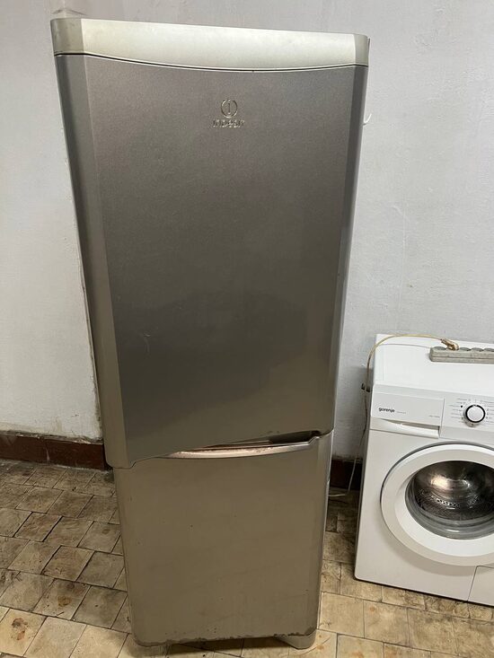 Lodówka Indesit – 160 cm, zamrażarka 3-szufladowa