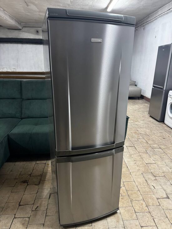 Lodówka Electrolux srebrna 175 cm