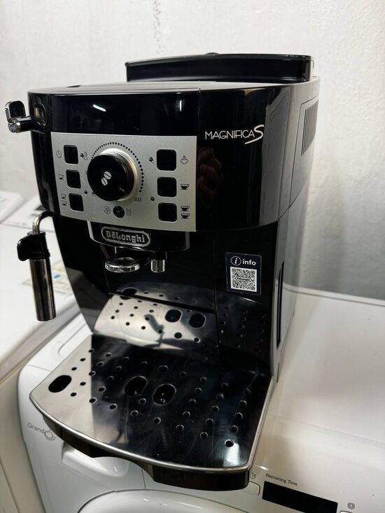 Ekspres do kawy De’Longhi Magnifica S – POWYSTAWOWY
