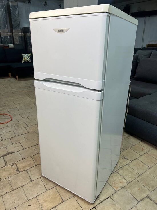 Mała lodówka Zanussi 120 cm z osobną zamrażarką